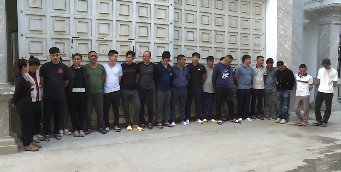 Ổ nhóm đánh bạc trong nhà kiên cố, chuồng cọp, có "xe đưa rước”- Ảnh 1. Ổ nhóm đánh bạc trong nhà kiên cố, chuồng cọp, có "xe đưa rước”- Ảnh 1.