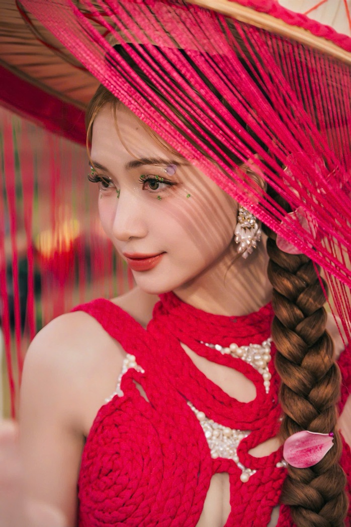 Thiết kế trang phục cho "Bắc Bling", Cao Minh Tiến nói Hòa Minzy "vô cùng khó tính"- Ảnh 3. Thiết kế trang phục cho "Bắc Bling", Cao Minh Tiến nói Hòa Minzy "vô cùng khó tính"- Ảnh 3.