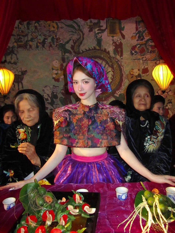 Thiết kế trang phục cho "Bắc Bling", Cao Minh Tiến nói Hòa Minzy "vô cùng khó tính"- Ảnh 2. Thiết kế trang phục cho "Bắc Bling", Cao Minh Tiến nói Hòa Minzy "vô cùng khó tính"- Ảnh 2.