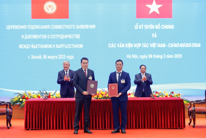 Ký nhiều văn kiện hợp tác Việt Nam - Kyrgyzstan- Ảnh 1. Ký nhiều văn kiện hợp tác Việt Nam - Kyrgyzstan- Ảnh 1.