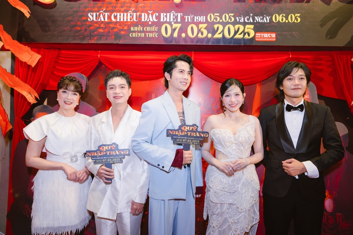 Loạt sao Việt tề tựu chúc mừng Khả Như, Quang Tuấn- Ảnh 5. Loạt sao Việt tề tựu chúc mừng Khả Như, Quang Tuấn- Ảnh 5.
