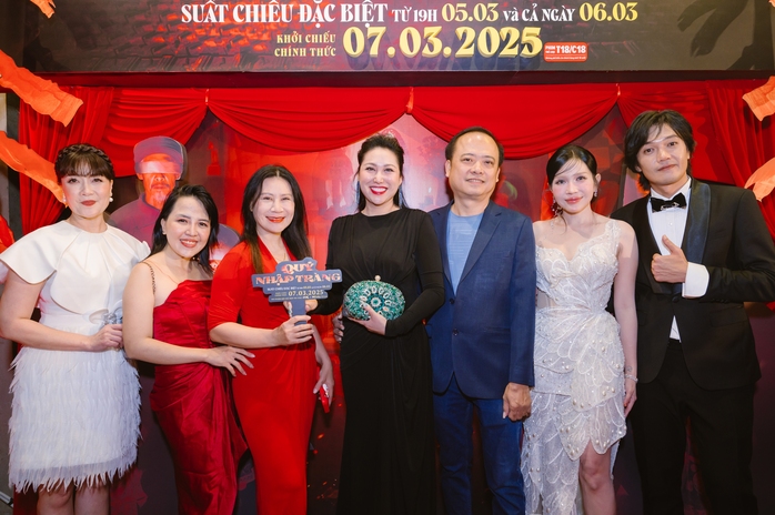 Loạt sao Việt tề tựu chúc mừng Khả Như, Quang Tuấn- Ảnh 7. Loạt sao Việt tề tựu chúc mừng Khả Như, Quang Tuấn- Ảnh 7.