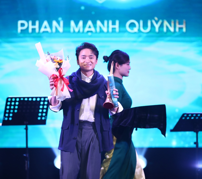 Trang Pháp, Soobin Hoàng Sơn tiếp tục giành giải thưởng
- Ảnh 3. Trang Pháp, Soobin Hoàng Sơn tiếp tục giành giải thưởng
- Ảnh 3.