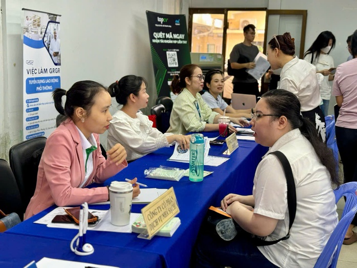 Nhảy việc thời nay: "Ván cược" cuộc đời hay bước tiến sự nghiệp?- Ảnh 1. Nhảy việc thời nay: "Ván cược" cuộc đời hay bước tiến sự nghiệp?- Ảnh 1.