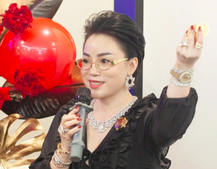 Khởi tố nữ chủ tịch Coco Lee Diamond bán vàng thỏi giả cho khách hàng- Ảnh 1. Khởi tố nữ chủ tịch Coco Lee Diamond bán vàng thỏi giả cho khách hàng- Ảnh 1.