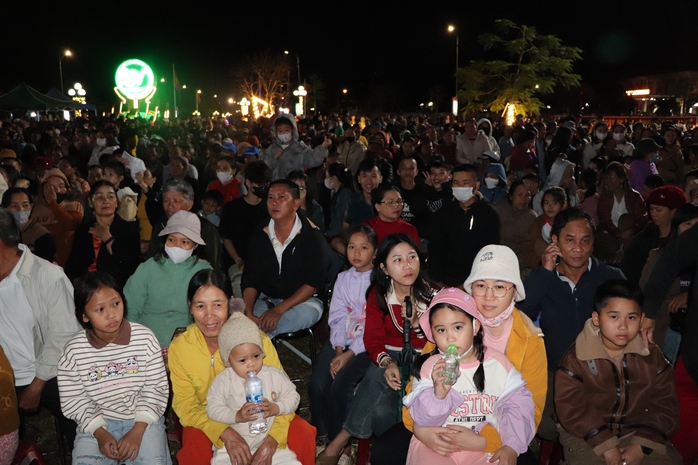 Hàng ngàn người dự lễ kỷ niệm 20 năm thành lập huyện Phú Ninh- Ảnh 2. Hàng ngàn người dự lễ kỷ niệm 20 năm thành lập huyện Phú Ninh- Ảnh 2.