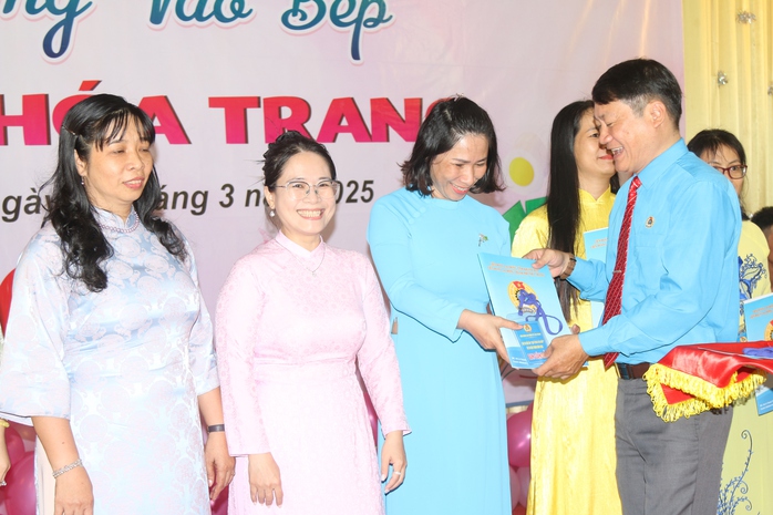 LĐLĐ Nha Trang tổ chức kỷ niệm ngày Quốc tế Phụ nữ- Ảnh 1. LĐLĐ Nha Trang tổ chức kỷ niệm ngày Quốc tế Phụ nữ- Ảnh 1.