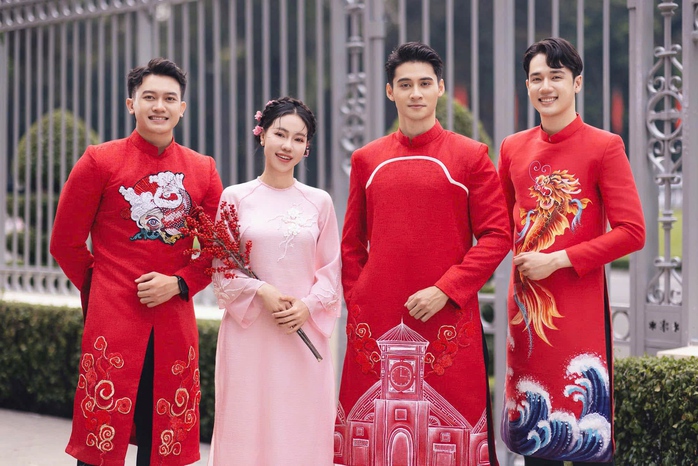 Top 3 Mr World Vietnam 2024 diện áo dài đỏ của Eric Moon Top 3 Mr World Vietnam 2024 diện áo dài đỏ của Eric Moon
