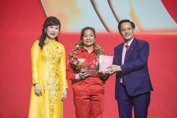 Bí mật sau những cuốn sổ tiết kiệm hàng trăm triệu: Công ty Đại Dũng chơi lớn vì điều gì?- Ảnh 2. Bí mật sau những cuốn sổ tiết kiệm hàng trăm triệu: Công ty Đại Dũng chơi lớn vì điều gì?- Ảnh 2.