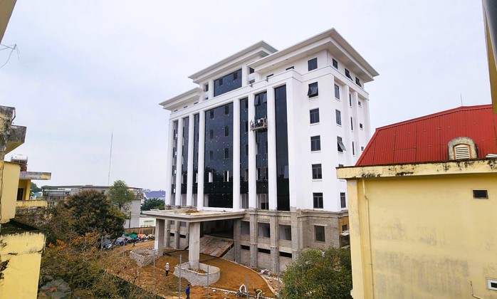Yêu cầu báo cáo vụ trụ sở huyện "đội vốn" gần 8 tỉ đồng- Ảnh 1. Yêu cầu báo cáo vụ trụ sở huyện "đội vốn" gần 8 tỉ đồng- Ảnh 1.
