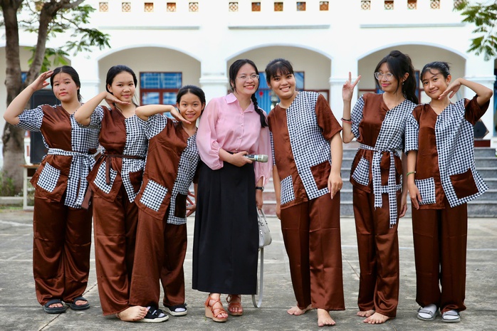 Khai mạc “Đưa trường học đến thí sinh” 2025: Thông tin “hot” về tuyển sinh, hướng nghiệp- Ảnh 1. Khai mạc “Đưa trường học đến thí sinh” 2025: Thông tin “hot” về tuyển sinh, hướng nghiệp- Ảnh 1.