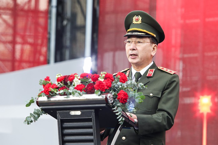 Ngắm những "bông hồng thép" thuộc Công an nhân dân duyên dáng trong tà áo dài bên hồ Gươm- Ảnh 2. Ngắm những "bông hồng thép" thuộc Công an nhân dân duyên dáng trong tà áo dài bên hồ Gươm- Ảnh 2.