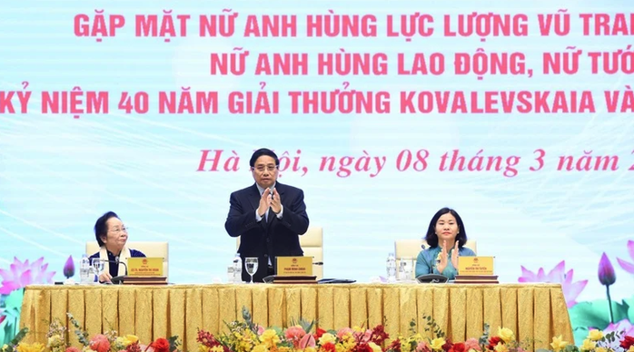 Thủ tướng gặp mặt các nữ Anh hùng, nhà khoa học nữ- Ảnh 2. Thủ tướng gặp mặt các nữ Anh hùng, nhà khoa học nữ- Ảnh 2.
