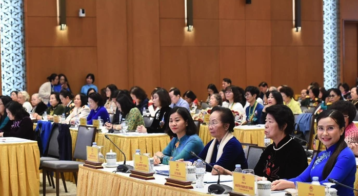 Thủ tướng gặp mặt các nữ Anh hùng, nhà khoa học nữ- Ảnh 4. Thủ tướng gặp mặt các nữ Anh hùng, nhà khoa học nữ- Ảnh 4.