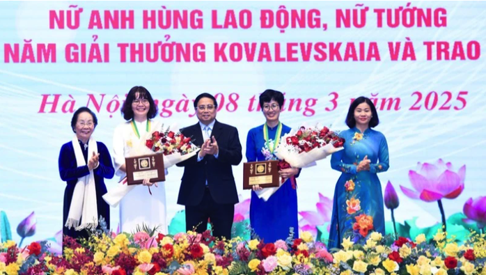 Thủ tướng gặp mặt các nữ Anh hùng, nhà khoa học nữ- Ảnh 6. Thủ tướng gặp mặt các nữ Anh hùng, nhà khoa học nữ- Ảnh 6.