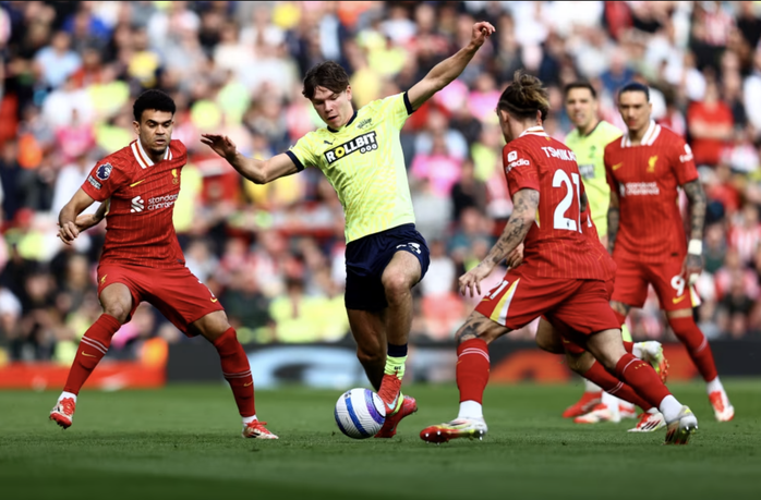 Ngược dòng hạ Southampton, Liverpool thăng hoa trên đỉnh bảng- Ảnh 1. Ngược dòng hạ Southampton, Liverpool thăng hoa trên đỉnh bảng- Ảnh 1.