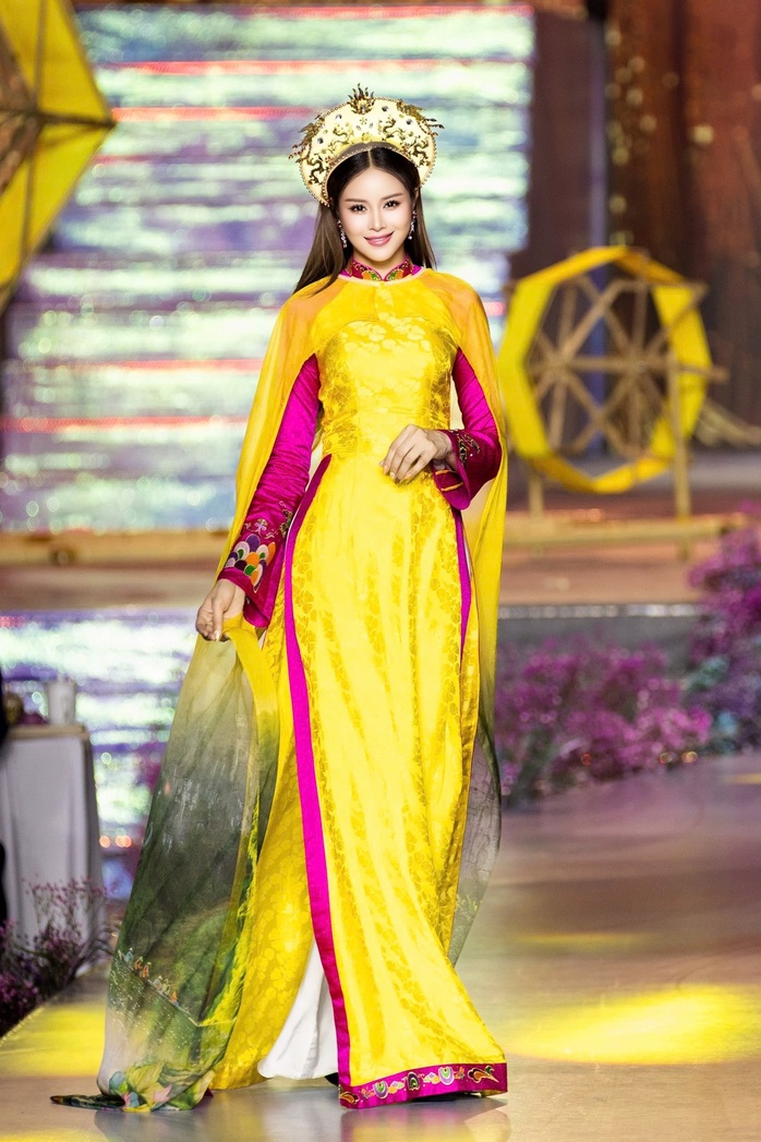 Hoa hậu Điện ảnh Sella Trương tái xuất- Ảnh 1. Hoa hậu Điện ảnh Sella Trương tái xuất- Ảnh 1.