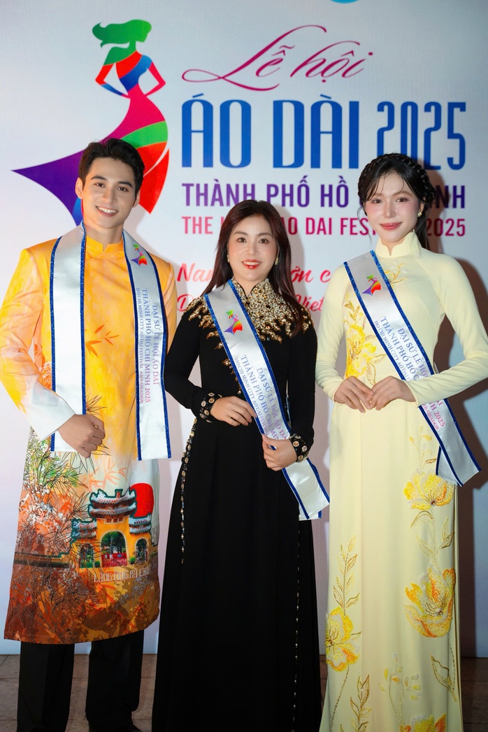 "Đại sứ" Phạm Kim Nhung với khát vọng đưa áo dài ra thế giới

- Ảnh 2.