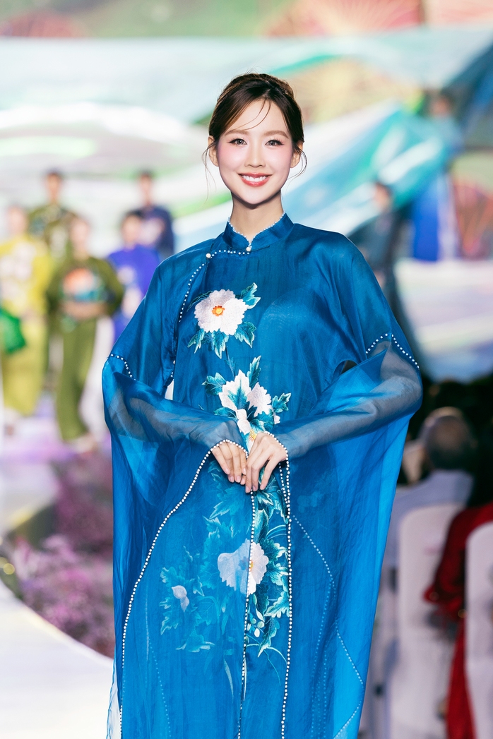 Hoa hậu Bảo Ngọc, Tiểu Vy, Thanh Thuỷ đọ sắc trong tà áo dài- Ảnh 1. Hoa hậu Bảo Ngọc, Tiểu Vy, Thanh Thuỷ đọ sắc trong tà áo dài- Ảnh 1.