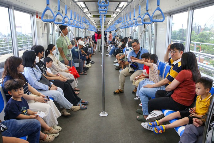 Tuyến metro số 1 đã làm thay đổi diện mạo nhiều khu vực Ảnh: HOÀNG TRIỀU Tuyến metro số 1 đã làm thay đổi diện mạo nhiều khu vực Ảnh: HOÀNG TRIỀU