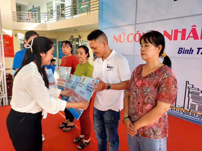 Ngày hội nữ CNVC-LĐ: Gắn kết, sẻ chia, tiếp sức lao động nữ- Ảnh 5. Ngày hội nữ CNVC-LĐ: Gắn kết, sẻ chia, tiếp sức lao động nữ- Ảnh 5.