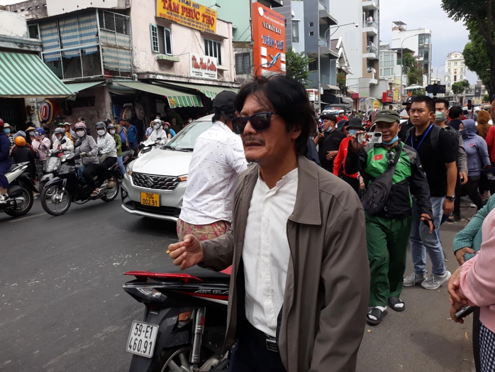Đông đảo khán giả tiễn biệt diễn viên Quý Bình- Ảnh 13. Đông đảo khán giả tiễn biệt diễn viên Quý Bình- Ảnh 13.