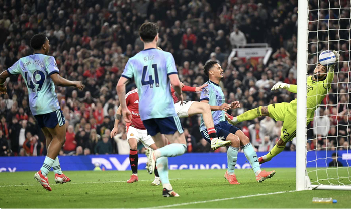 Bruno Fernandes lập siêu phẩm, Man United bị Arsenal níu chân ở đại chiến- Ảnh 2. Bruno Fernandes lập siêu phẩm, Man United bị Arsenal níu chân ở đại chiến- Ảnh 2.