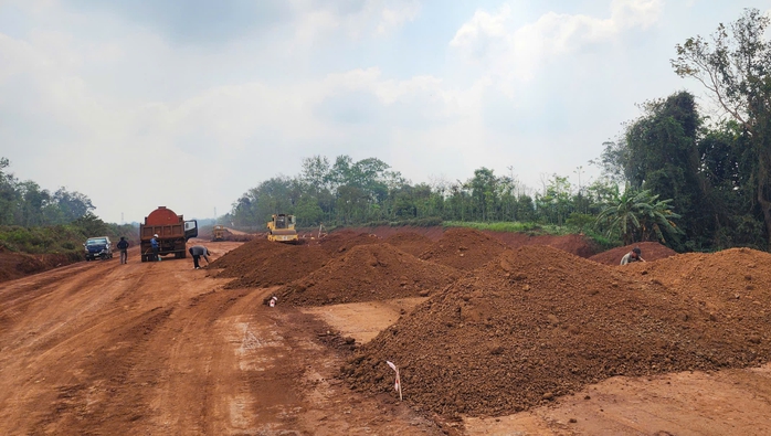 Một nhà thầu thi công cao tốc Khánh Hoà - Buôn Ma Thuột chậm tiến độ 25%- Ảnh 1. Một nhà thầu thi công cao tốc Khánh Hoà - Buôn Ma Thuột chậm tiến độ 25%- Ảnh 1.