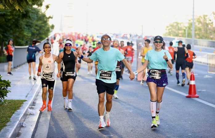 Nguyên Thanh, Hồng Lệ vô địch Giải chạy Run to live 2025- Ảnh 5. Nguyên Thanh, Hồng Lệ vô địch Giải chạy Run to live 2025- Ảnh 5.