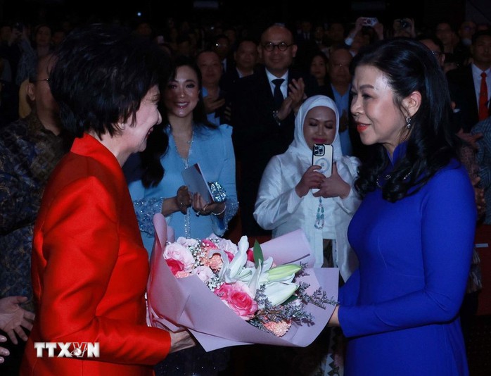 Tổng Bí thư dự hòa nhạc Kỷ niệm 70 năm quan hệ ngoại giao Việt Nam - Indonesia- Ảnh 8. Tổng Bí thư dự hòa nhạc Kỷ niệm 70 năm quan hệ ngoại giao Việt Nam - Indonesia- Ảnh 8.