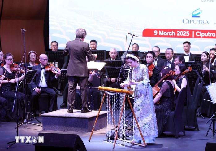 Tổng Bí thư dự hòa nhạc Kỷ niệm 70 năm quan hệ ngoại giao Việt Nam - Indonesia- Ảnh 6. Tổng Bí thư dự hòa nhạc Kỷ niệm 70 năm quan hệ ngoại giao Việt Nam - Indonesia- Ảnh 6.