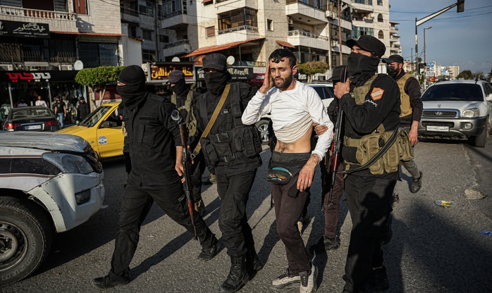 Đụng độ dữ dội không dứt, tổng thống lâm thời Syria lên tiếng- Ảnh 1. Đụng độ dữ dội không dứt, tổng thống lâm thời Syria lên tiếng- Ảnh 1.