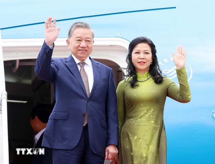 Loạt đại bác chào mừng Tổng Bí thư Tô Lâm và Phu nhân tới Indonesia- Ảnh 1. Loạt đại bác chào mừng Tổng Bí thư Tô Lâm và Phu nhân tới Indonesia- Ảnh 1.