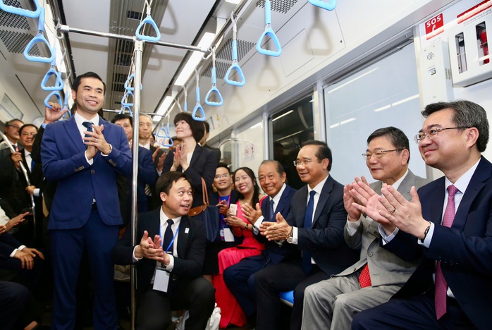 Khánh thành tuyến metro số 1: Bước ngoặt chuyển đổi mô hình giao thông đô thị của TP HCM- Ảnh 12. Khánh thành tuyến metro số 1: Bước ngoặt chuyển đổi mô hình giao thông đô thị của TP HCM- Ảnh 12.