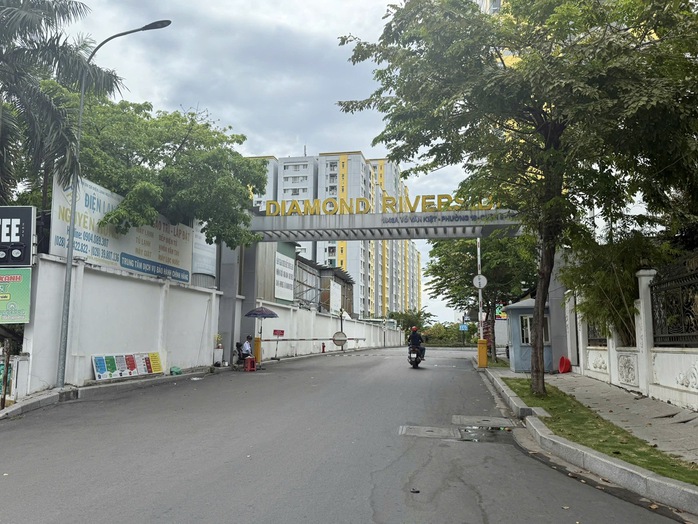 Bộ Xây dựng yêu cầu TP HCM báo cáo việc hàng trăm căn hộ ở chung cư Diamond Riverside bị nứt tường, bong tróc nền