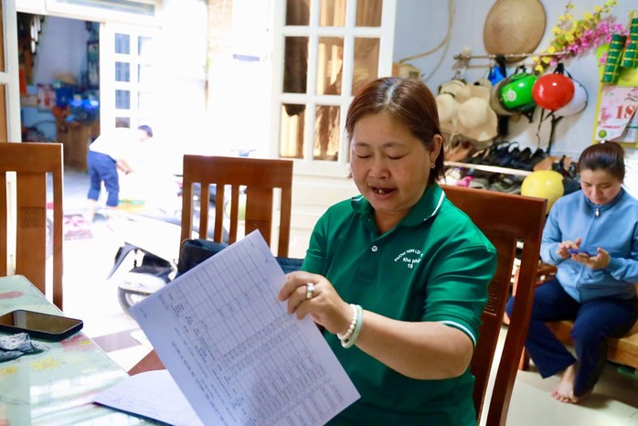 Bà Nguyễn Thị Dung kể về quá trình thoát nghèo của mình Bà Nguyễn Thị Dung kể về quá trình thoát nghèo của mình