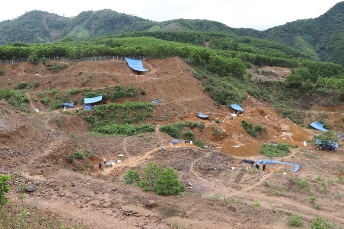 "Vàng tặc" vẫn cày xới mỏ vàng Bồng Miêu- Ảnh 12. "Vàng tặc" vẫn cày xới mỏ vàng Bồng Miêu- Ảnh 12.