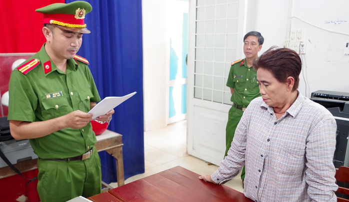 Phá “ổ” mại dâm, phát hiện nhiều bao cao su và thuốc ngừa thai- Ảnh 1.