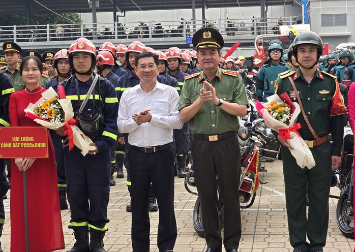 Công an TP HCM thực hiện ra quân 50 ngày đêm trấn áp 5 loại tội phạm- Ảnh 1. Công an TP HCM thực hiện ra quân 50 ngày đêm trấn áp 5 loại tội phạm- Ảnh 1.