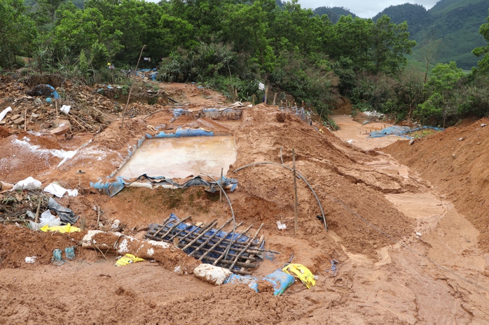 "Vàng tặc" vẫn cày xới mỏ vàng Bồng Miêu- Ảnh 4. "Vàng tặc" vẫn cày xới mỏ vàng Bồng Miêu- Ảnh 4.