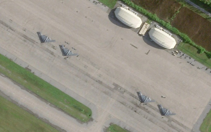 Máy bay ném bom B-2 tại Diego Garcia. Ảnh: Planet Labs PBC Máy bay ném bom B-2 tại Diego Garcia. Ảnh: Planet Labs PBC