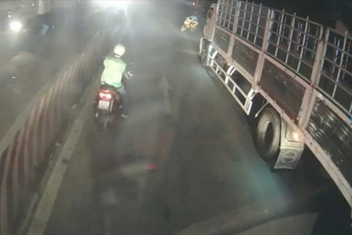 Người đàn ông tử vong do tai nạn giao thông, nghi bị truy đuổi- Ảnh 2. Người đàn ông tử vong do tai nạn giao thông, nghi bị truy đuổi- Ảnh 2.