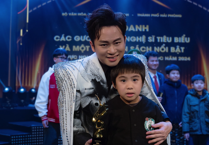 Tùng Dương coi con riêng hay con nuôi đều như con đẻ- Ảnh 2. Tùng Dương coi con riêng hay con nuôi đều như con đẻ- Ảnh 2.