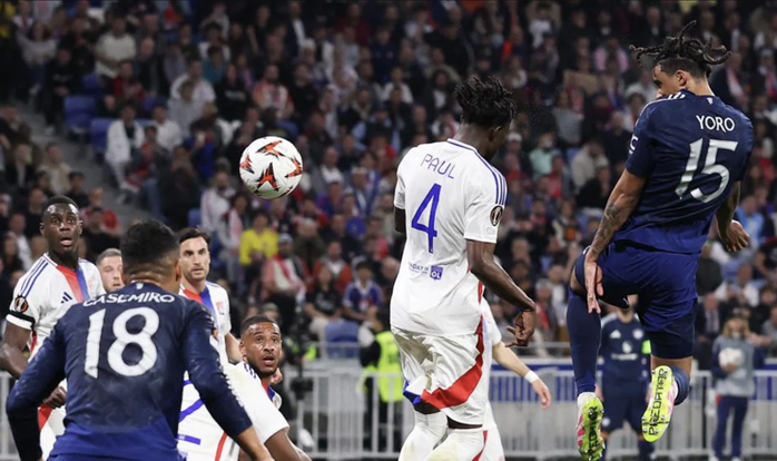 Thủ môn hóa tội đồ, Man United đánh rơi chiến thắng ở Lyon- Ảnh 3. Thủ môn hóa tội đồ, Man United đánh rơi chiến thắng ở Lyon- Ảnh 3.