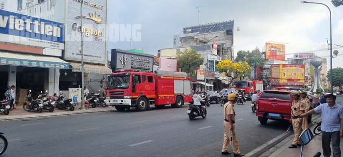 CLIP: Cháy nhà ở Tiền Giang, 4 thi thể được tìm thấy- Ảnh 1. CLIP: Cháy nhà ở Tiền Giang, 4 thi thể được tìm thấy- Ảnh 1.