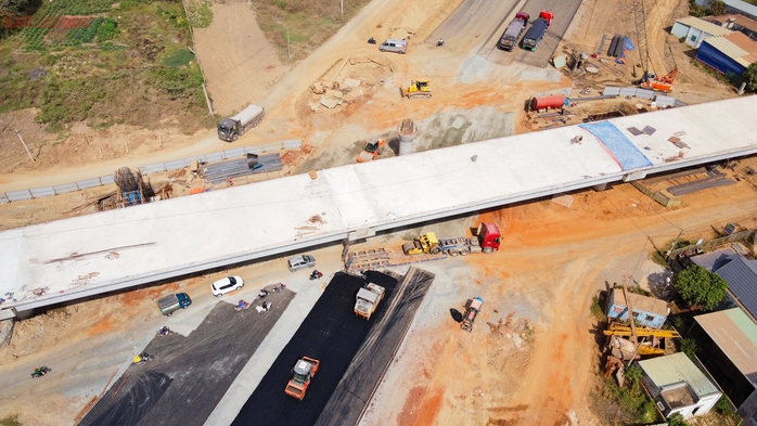 Cận cảnh 19,5 km đường cao tốc Biên Hòa - Vũng Tàu trước ngày thông xe kỹ thuật- Ảnh 7. Cận cảnh 19,5 km đường cao tốc Biên Hòa - Vũng Tàu trước ngày thông xe kỹ thuật- Ảnh 7.