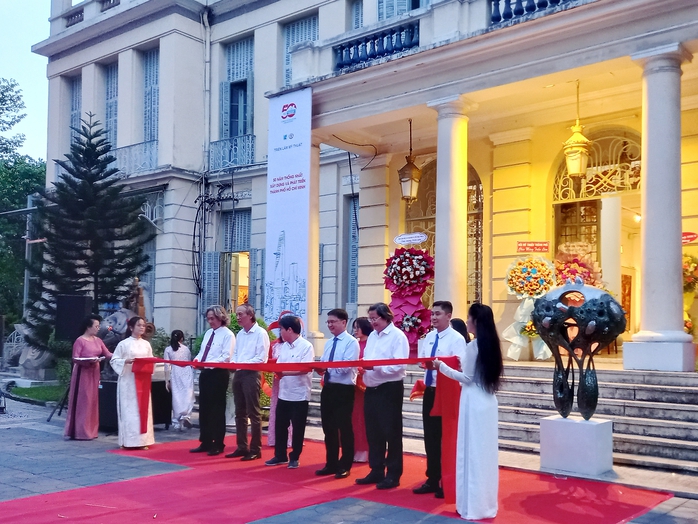 Triển lãm “50 năm thống nhất - xây dựng và phát triển TP Hồ Chí Minh”- Ảnh 1. Triển lãm “50 năm thống nhất - xây dựng và phát triển TP Hồ Chí Minh”- Ảnh 1.