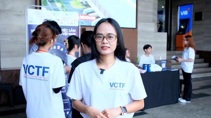 Ngày hội việc làm: Cầu nối cho người lao động và doanh nghiệp trong thời đại chuyển đổi kỹ thuật số- Ảnh 1. Ngày hội việc làm: Cầu nối cho người lao động và doanh nghiệp trong thời đại chuyển đổi kỹ thuật số- Ảnh 1.