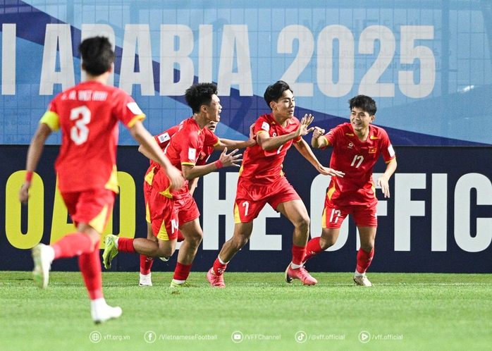 Thủ tướng Phạm Minh Chính gửi thư động viên U17 Việt Nam trước trận đấu quyết định với U17 UAE- Ảnh 1. Thủ tướng Phạm Minh Chính gửi thư động viên U17 Việt Nam trước trận đấu quyết định với U17 UAE- Ảnh 1.