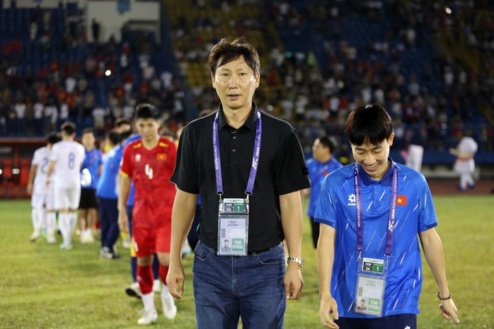HLV Kim Sang-sik dẫn dắt đội Ngôi sao Đông Nam Á đấu Man United- Ảnh 1. HLV Kim Sang-sik dẫn dắt đội Ngôi sao Đông Nam Á đấu Man United- Ảnh 1.
